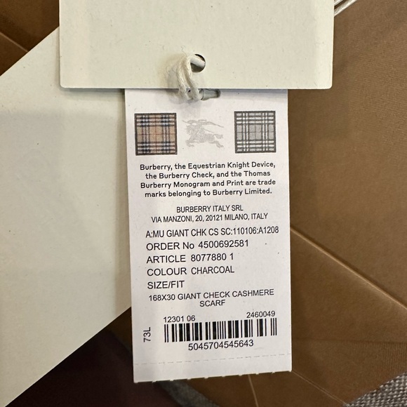 NWT Burberry Giant Check Scarf Charcoal - Picture 7 of 7